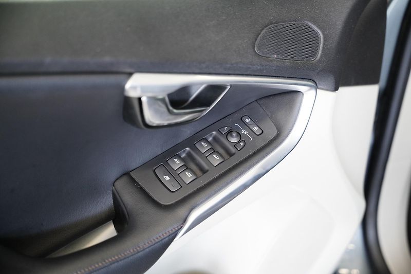 Volvo V40 - fotka 6 z 23
