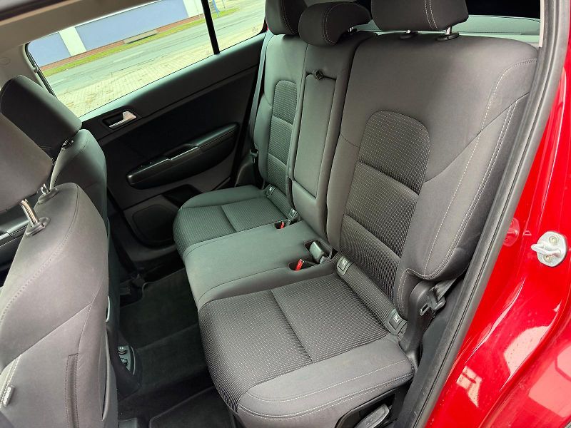 Kia Sportage 1,7 CRDi 4x2 Dynamic - fotka 17 z 35