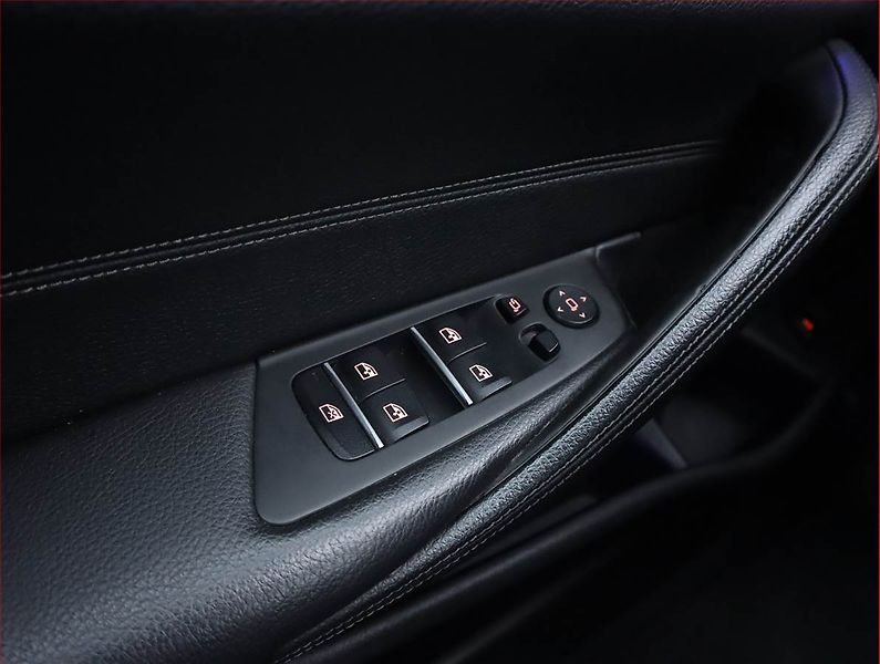 BMW Řada 5 (2019) Luxury Line 530d xDrive - fotka 19 z 24