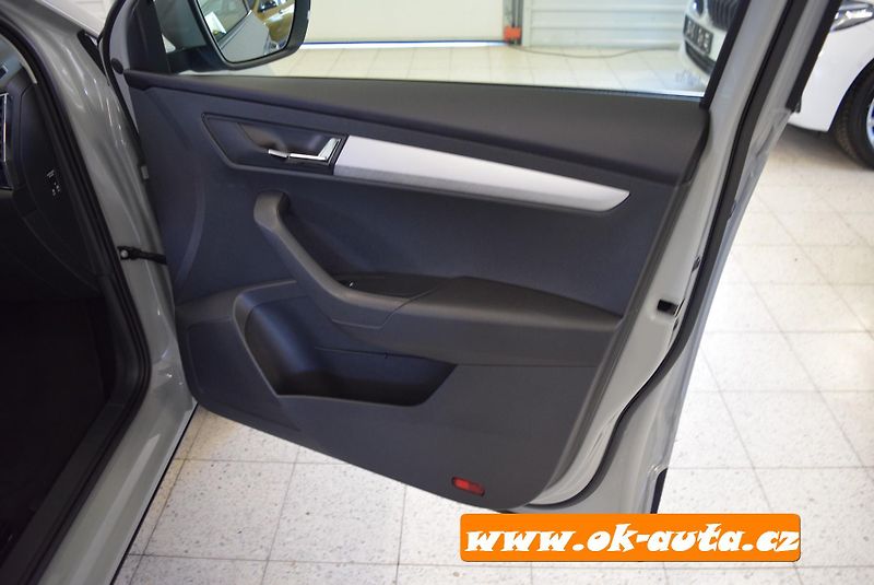 Škoda Karoq 2.0 TSI DSG 110 kW 2023-DPH - fotka 17 z 50