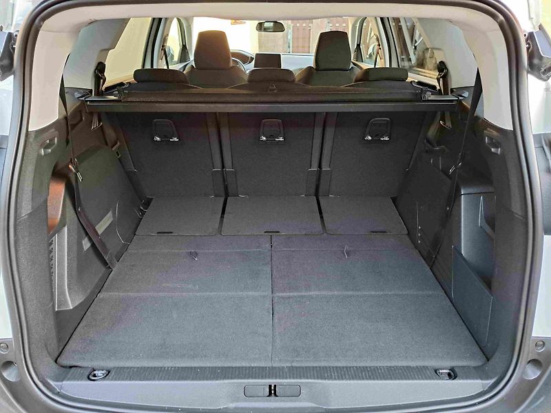 Peugeot 5008 (2020) 1,2 PT EAT8 17ALU PDC NAVI - fotka 19 z 22