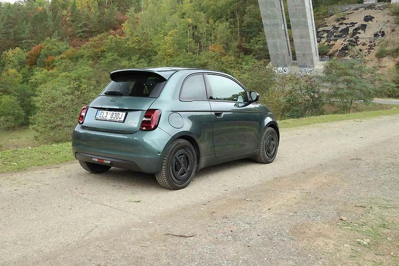 Automobilka Fiat se spojila se slavným módním domem a výsledkem je ta nejstylovější podoba klasické pětistovky.