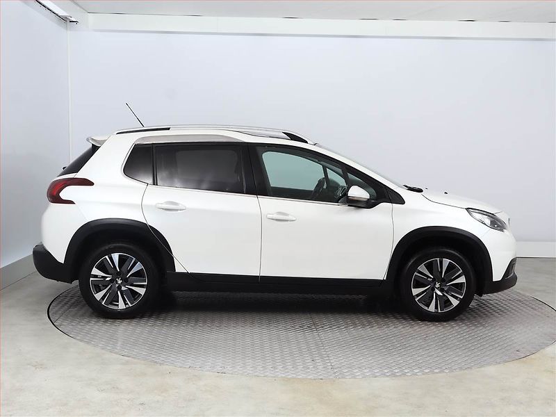 Peugeot 2008 (2019) 1.2 PureTech, Serv.kniha, Kůže - fotka 6 z 17