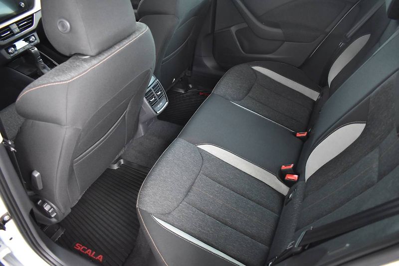 Škoda Scala (2020) 1.5TSI 110kW DSG, LED - fotka 14 z 24