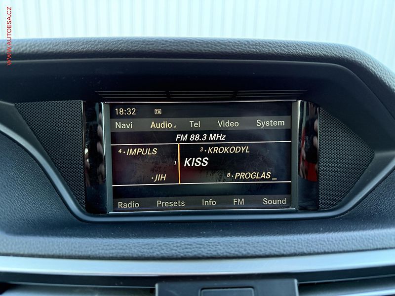 Mercedes-Benz Třídy E (2011) 3.0 CDi E 350, AT, bixen - fotka 13 z 17