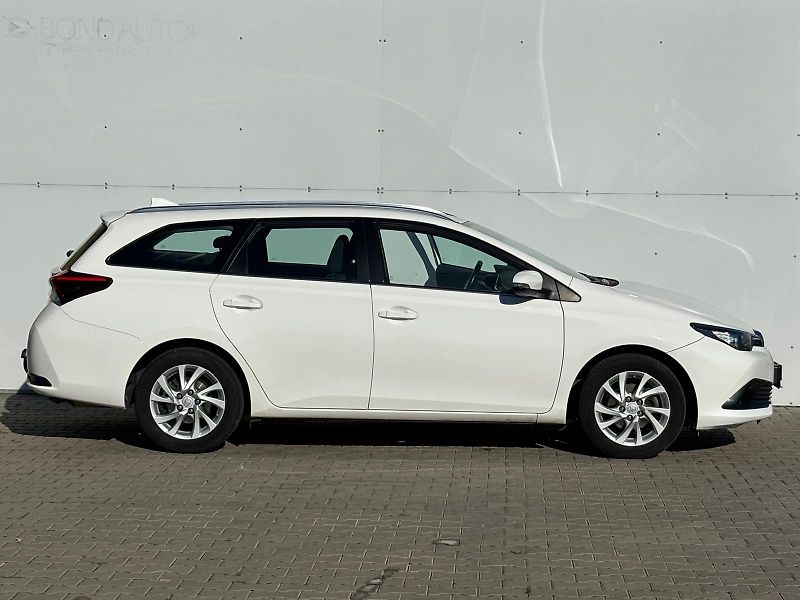Toyota Auris 1.6 Valvematic Active - fotka 8 z 25