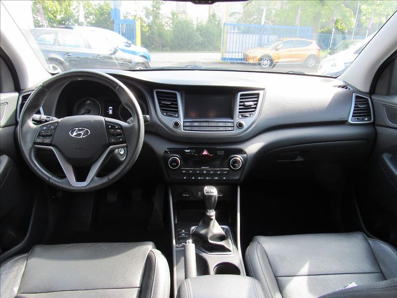 Hyundai Tucson 1,6 GDi 97kW Premium - fotka 11 z 32