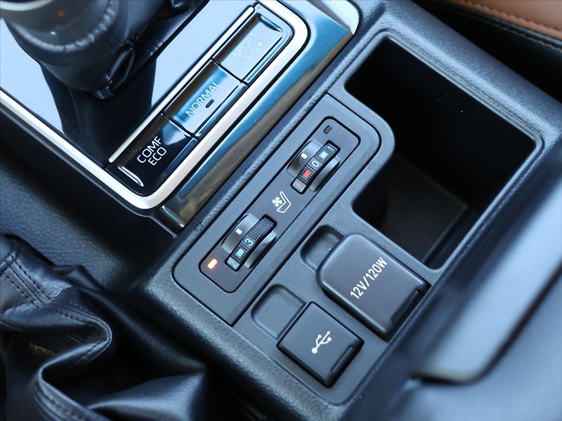 Toyota Land Cruiser 2,8 D-4D 150kW Executive CZ DP - fotka 28 z 39