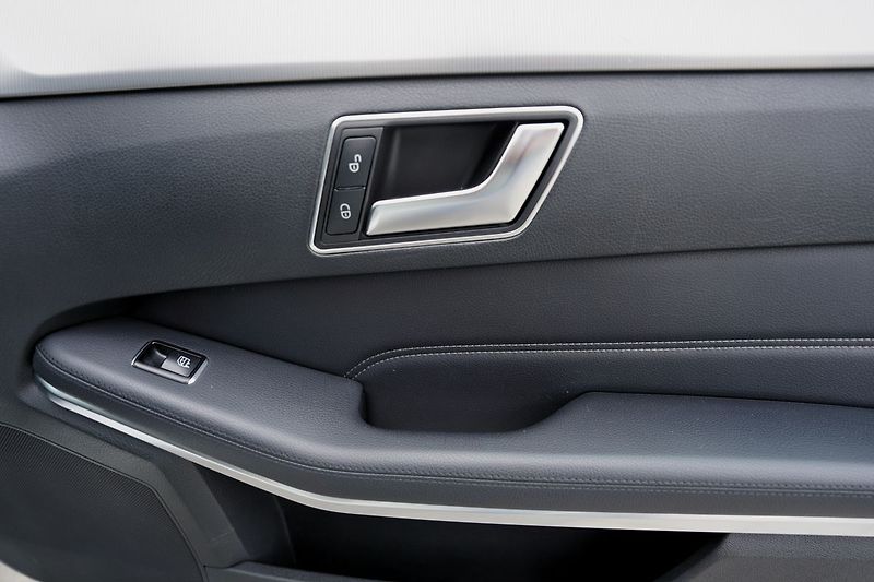 Mercedes-Benz Třídy E E 220d Avantgarde/kůže/AT/ČR - fotka 21 z 36