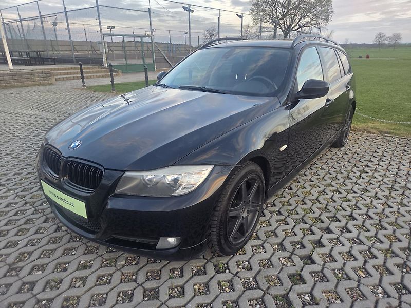 BMW Řada 3 (2009) 320d, 130 kW,2.sada kol,manual - fotka 1 z 25