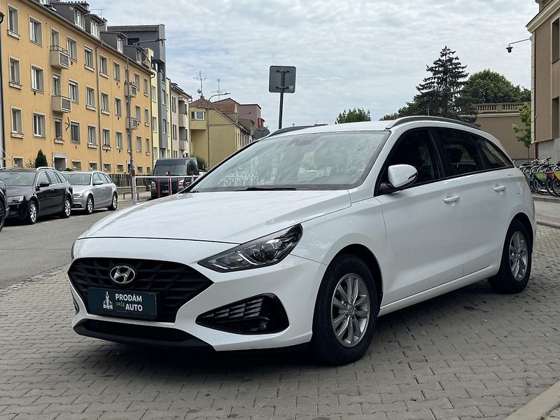 Hyundai i30 1.6 CRDi automat  - fotka 2 z 24