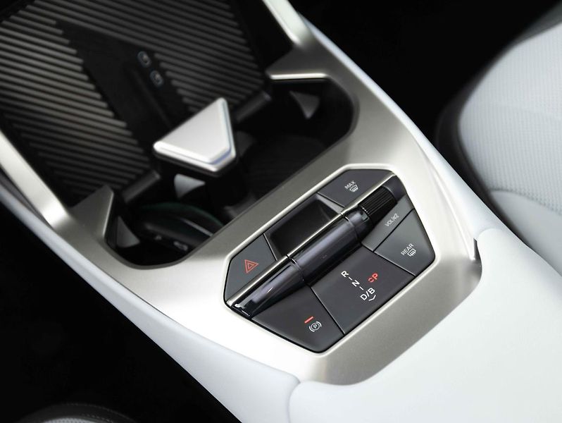 BMW iX3 50 xDrive - fotka 14 z 21