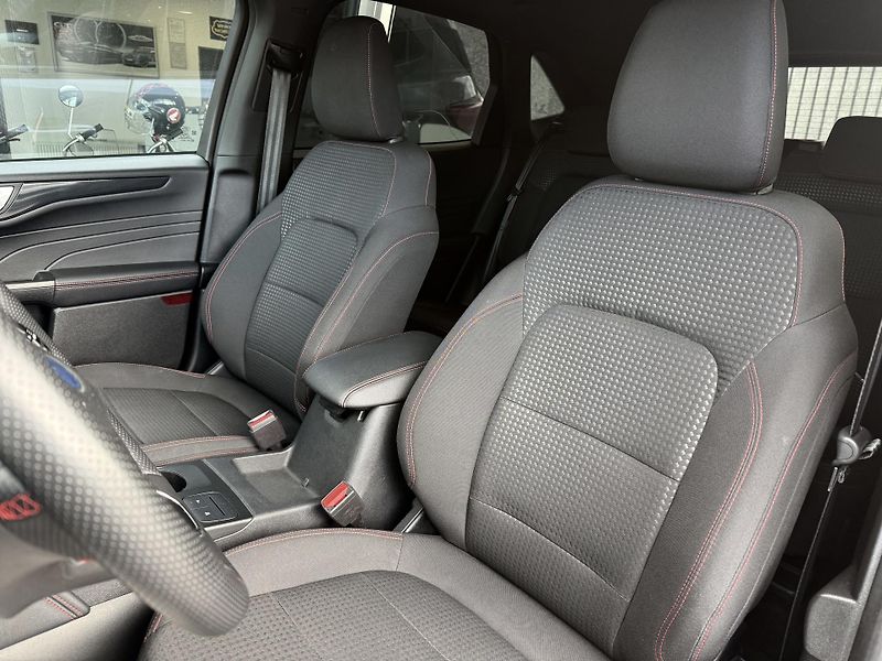 Ford Kuga 2,5 Duratec ST-Line Automat  - fotka 18 z 37