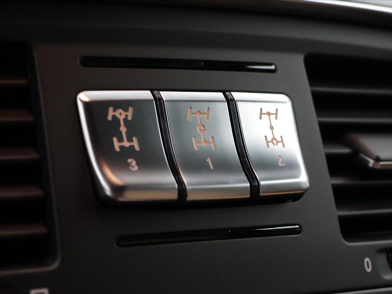 Mercedes-Benz Třídy G 6,0 650 Maybach Landaulet AMG - fotka 54 z 97