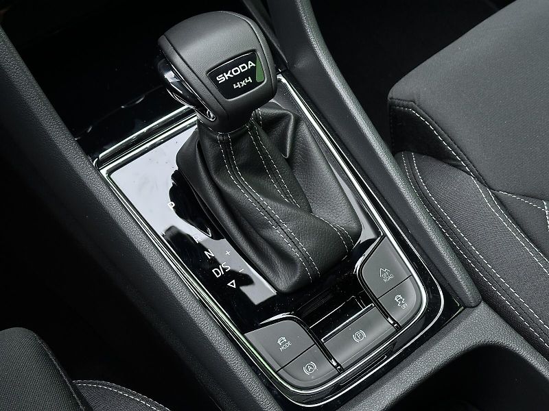 Škoda Karoq 2.0TSi DSG 4x4 Sportline 190PS - fotka 40 z 51