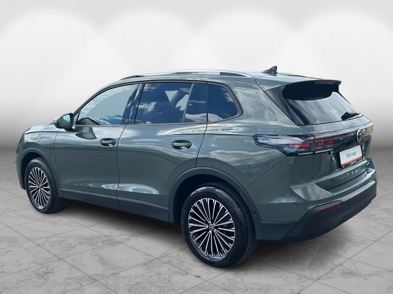 Volkswagen Tiguan People 1,5 TSI 150 kW eHybrid - fotka 6 z 23
