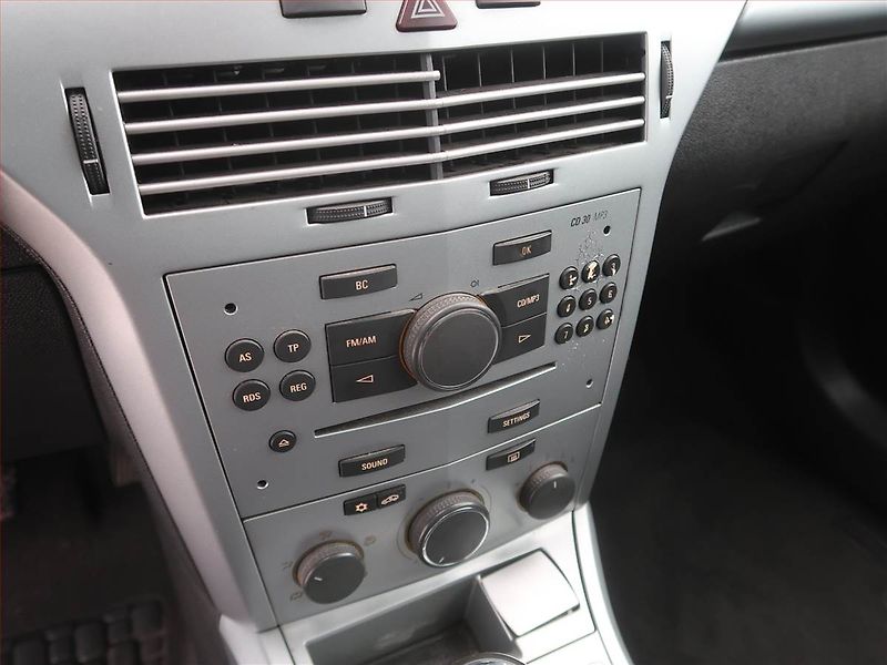 Opel Astra (2010) 1.7 CDTI, jezdí výborně - fotka 12 z 14