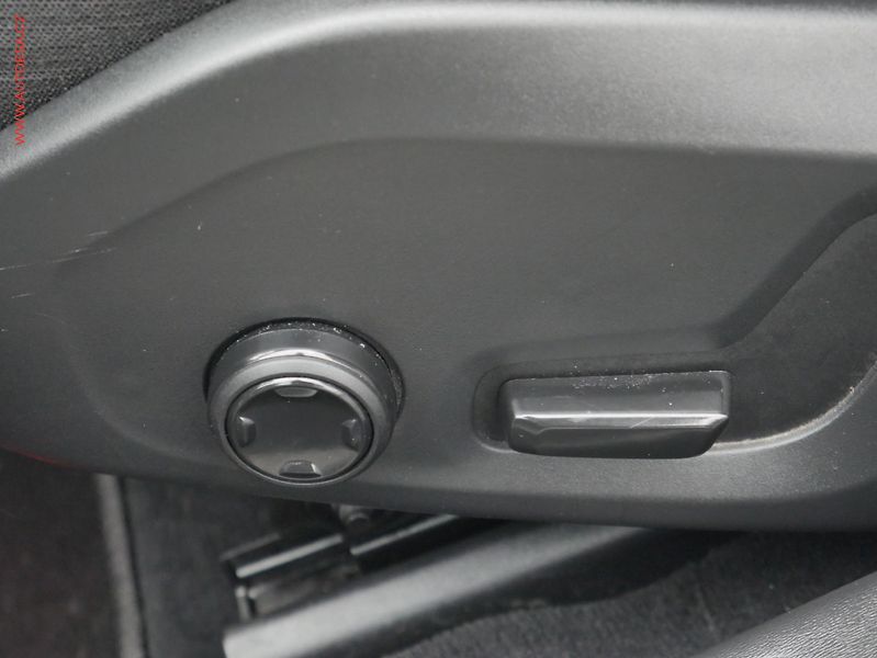 Volvo V90 (2018) 2.0D, LED, TZ, park.asist - fotka 25 z 27