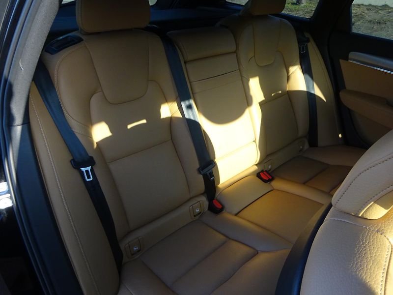 Volvo V90 D4 140kW BUSINESS PLUS DPH - fotka 10 z 32