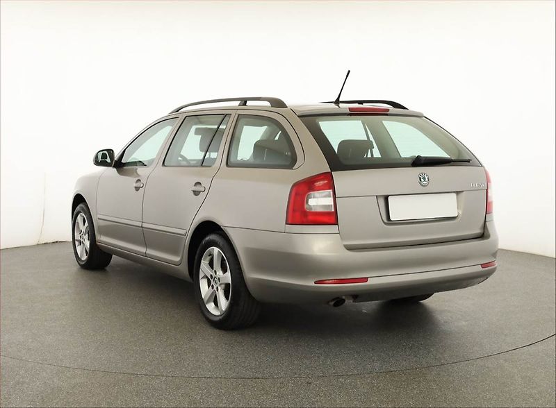 Škoda Octavia (2011) 1.6 TDI, Serv.kniha, Tempomat - fotka 4 z 15