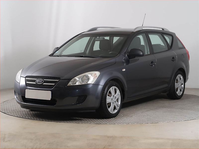 Kia Ceed (2009) 1.6 CRDi, nová STK, rezervace - fotka 2 z 13
