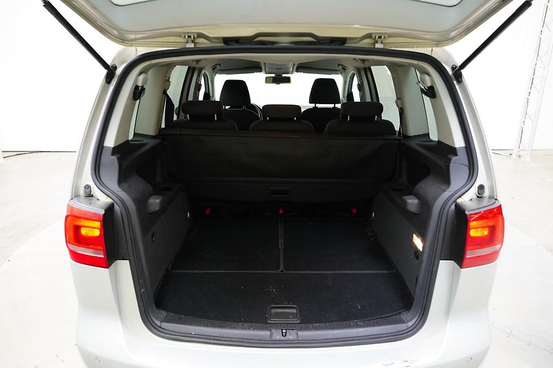 Volkswagen Touran - fotka 22 z 22