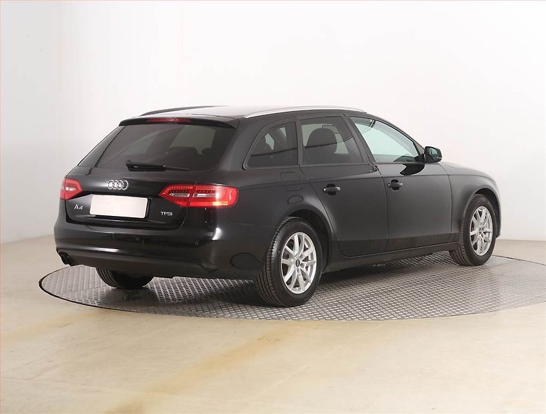 Audi A4 (2015) Ambiente 1.8 TFSI, Serv.kniha - fotka 5 z 17