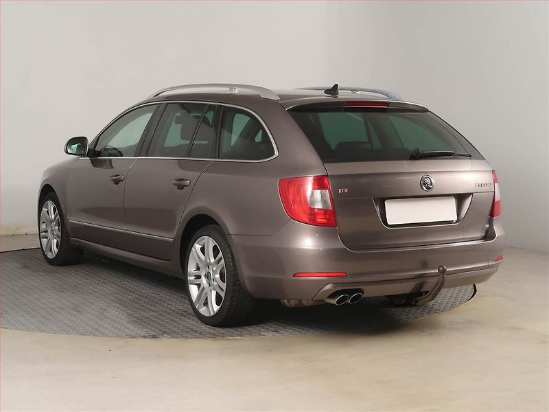 Škoda Superb (2010) 2.0 TDI, Automat, Navi, Xenony - fotka 4 z 15
