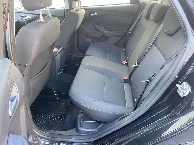 Ford Focus (2015) 1.0EB, 2.maj, AC, TZ, park - fotka 10 z 15
