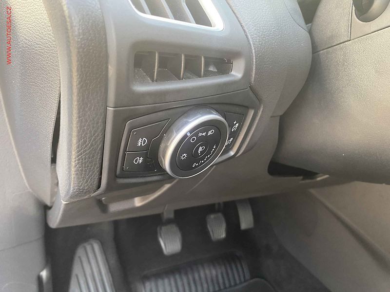 Ford Focus (2016) 1.0 EB, ČR, Titanium - fotka 14 z 16
