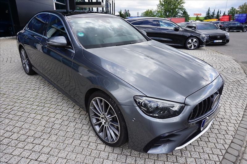 Mercedes-Benz Třídy E 3,0 AMG E 53 4MATIC+ - fotka 2 z 21