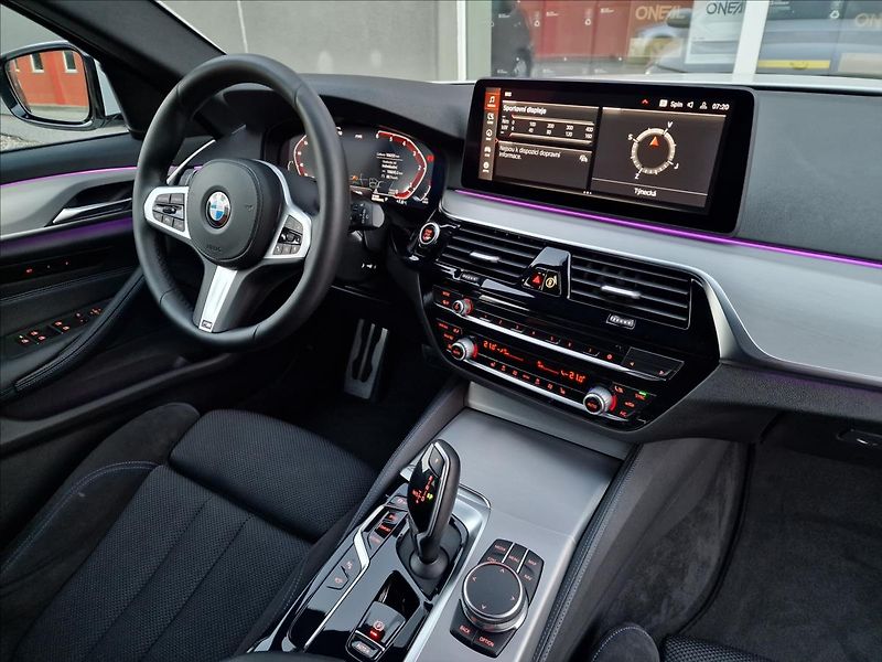 BMW Řada 5 520d Xdrive M-Sport ČR,1.Maj. - fotka 39 z 50