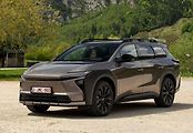 Toyota bZ4x touring - sourozenec Subaru e-Outback.