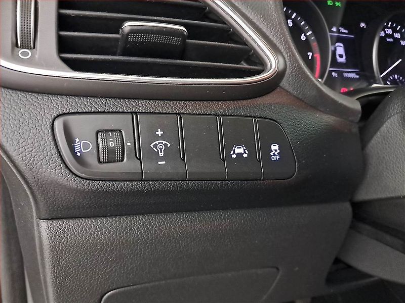 Hyundai i30 (2018) 1.0 T-GDI, Navi, Tempomat - fotka 21 z 21