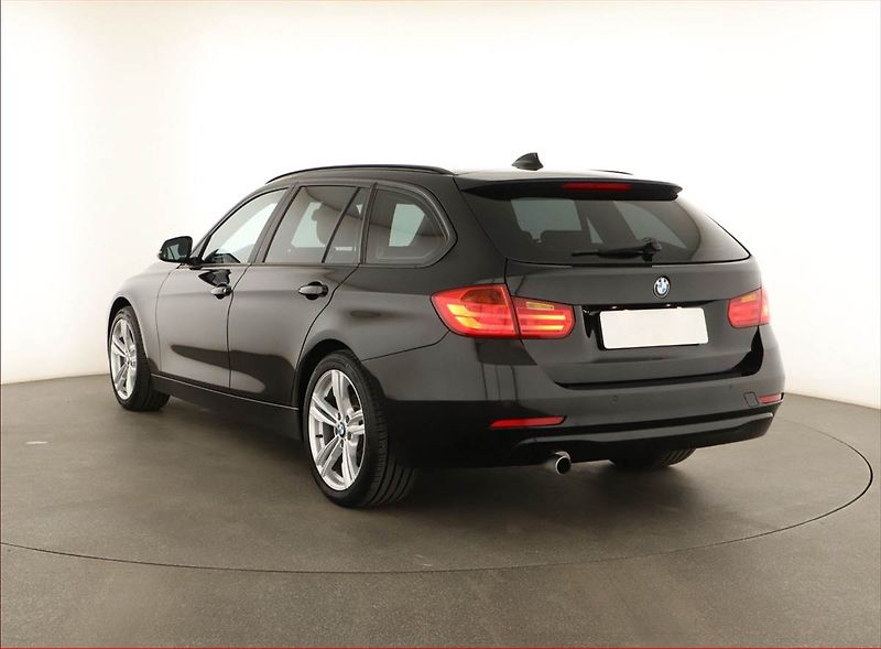 BMW Řada 3 (2014) 320 d xDrive, 4X4, Navi - fotka 4 z 20