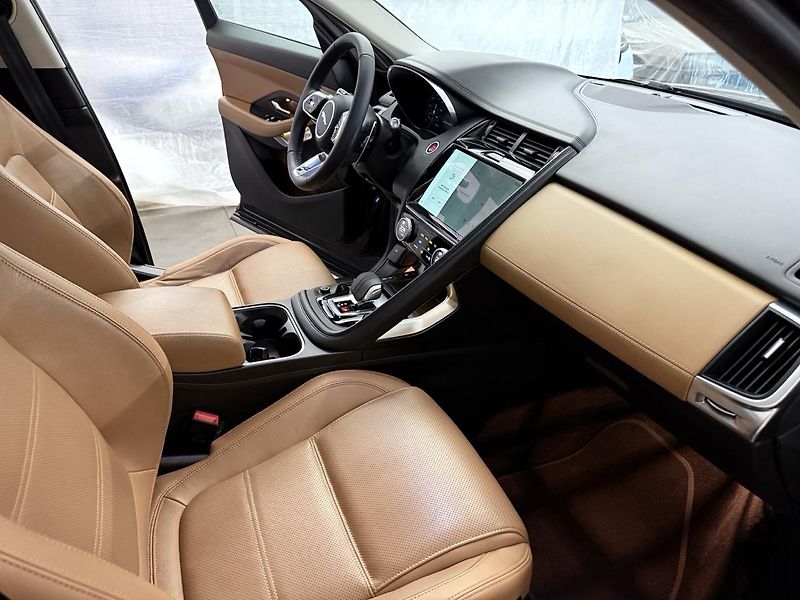 Jaguar E-Pace (2021) 2.0D,4WD,FACELIFT,ZÁRUKA - fotka 30 z 56