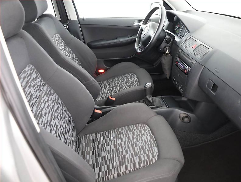 Škoda Fabia (2004) 1.2 12V, nová STK, CZ doklady - fotka 7 z 13