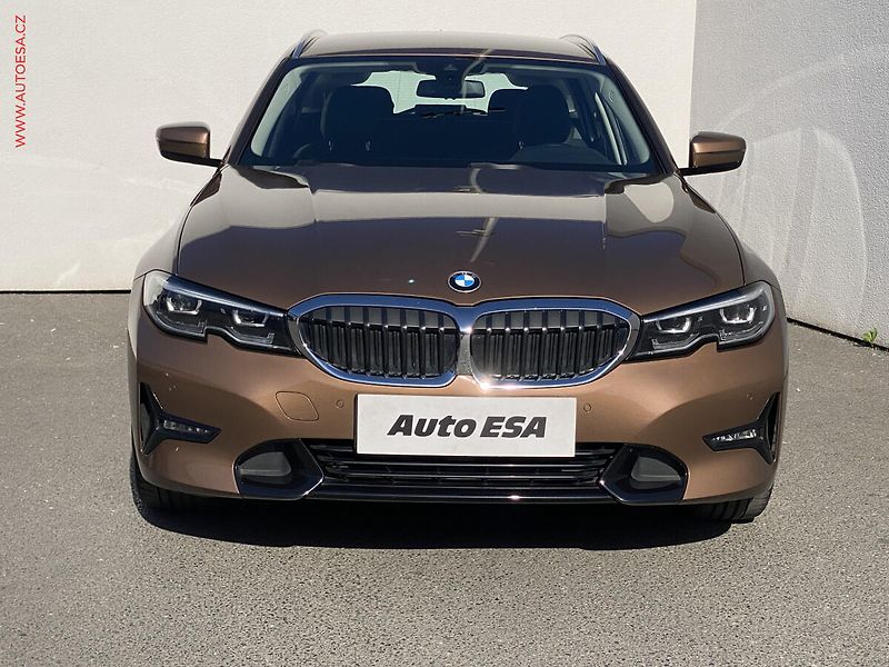BMW Řada 3 (2019) 2.0 D 320d, Sport Line - fotka 2 z 19