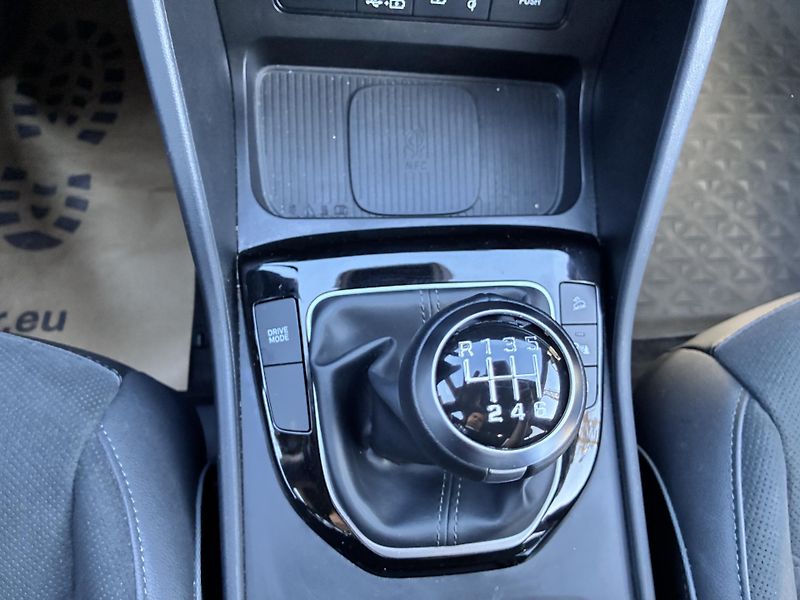 Hyundai Tucson 1.6T-GDi 118kW REZERVACE - fotka 22 z 31