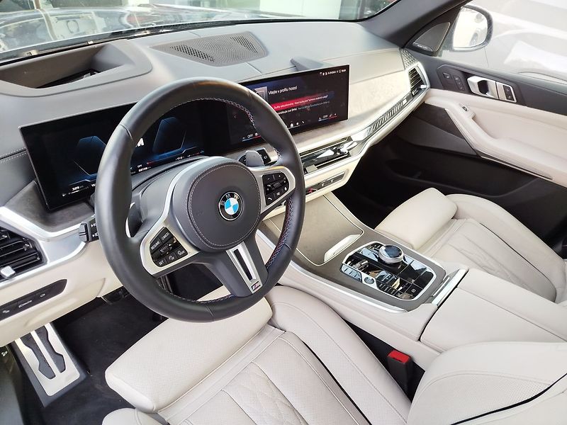 BMW X5 M60i - fotka 14 z 29