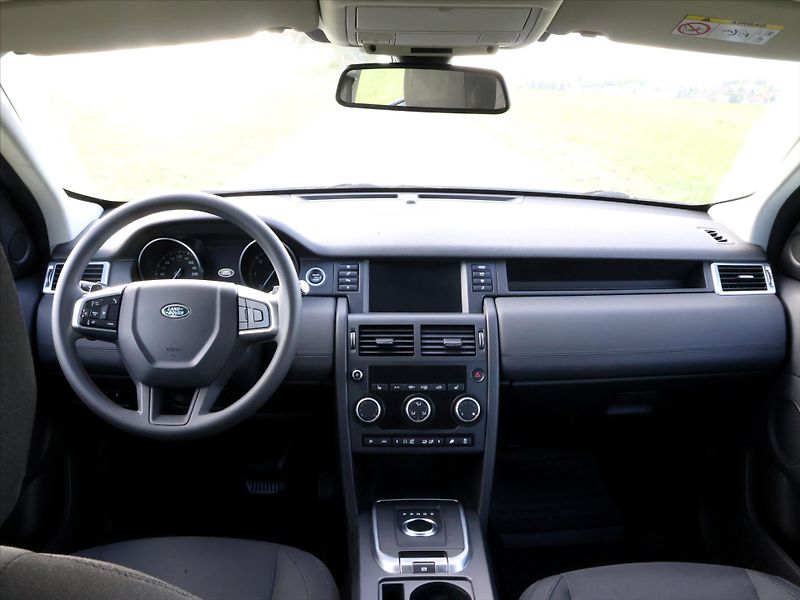 Land Rover Discovery Sport 2,0 TD4 110kW 4WD Automat - fotka 24 z 32