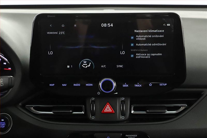 Hyundai i30 (2022) Style 1.5 T-GDI MHEV, ČR,1.maj - fotka 13 z 15