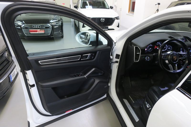 Porsche Cayenne (2019) Coupe 3.0 V6 Tiptronic Vzduch - fotka 9 z 42