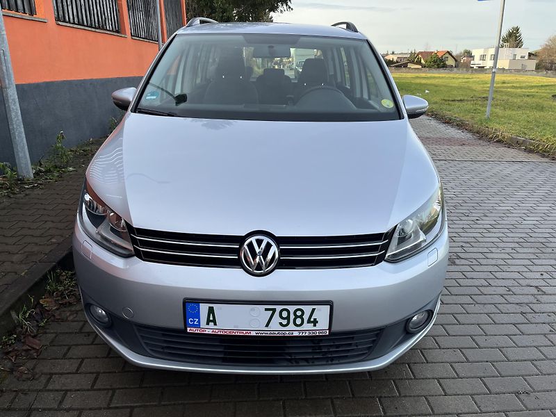 Volkswagen Touran 1.6 TDi DSG Serviska - fotka 3 z 37