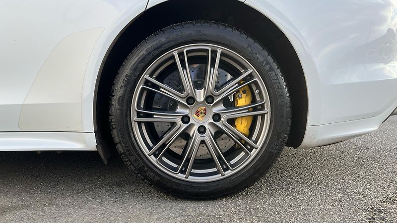 Porsche Panamera Turbo S E-Hybrid - fotka 12 z 30