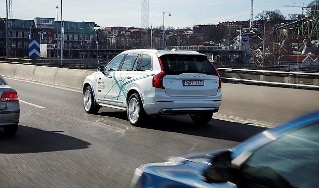 Volvo XC90 s autonomním řízením.