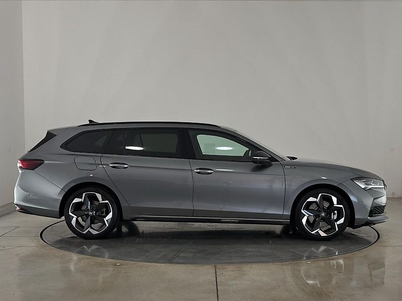 Škoda Superb Sportline,nez.top. - fotka 16 z 31