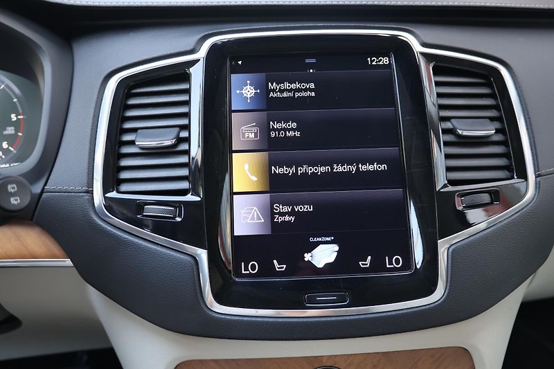 Volvo XC90 (2019) B5 AWD Inscription - fotka 13 z 21