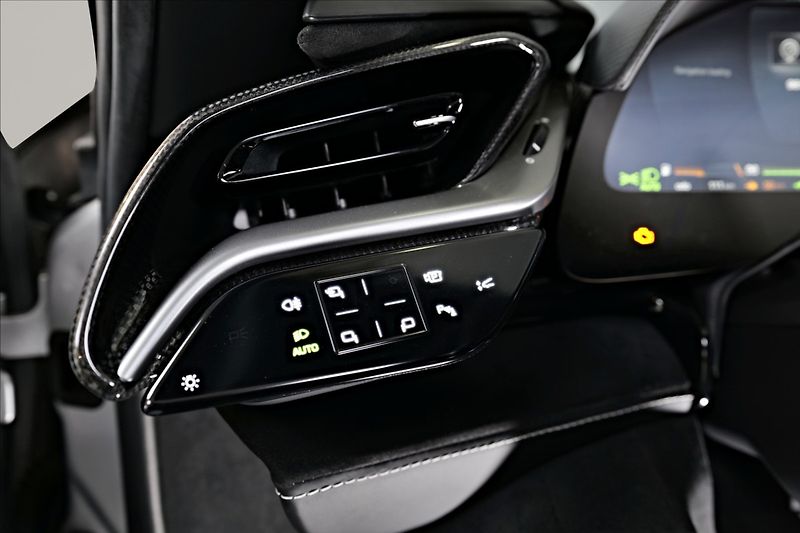 Ferrari SF90 (2024) Spider LIFT / CARBON / JBL - fotka 20 z 26