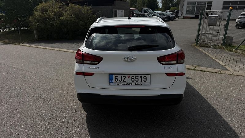 Hyundai i30 (2018) 1.6 CRDI 81KW  - fotka 8 z 19